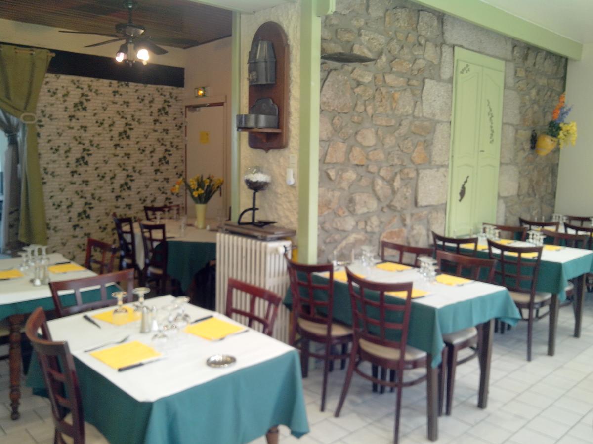Hotel Restaurant Du Velay Le Chambon-sur-Lignon Exteriér fotografie